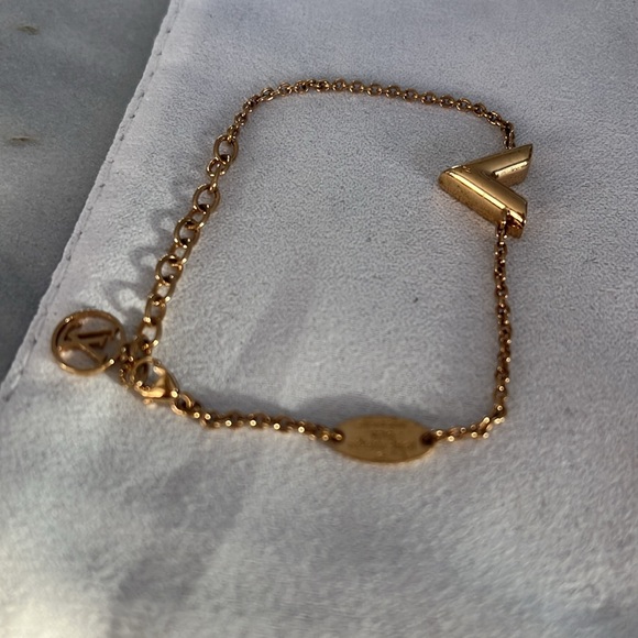 Louis Vuitton Essential V Station Bracelet - Picture 4 of 8